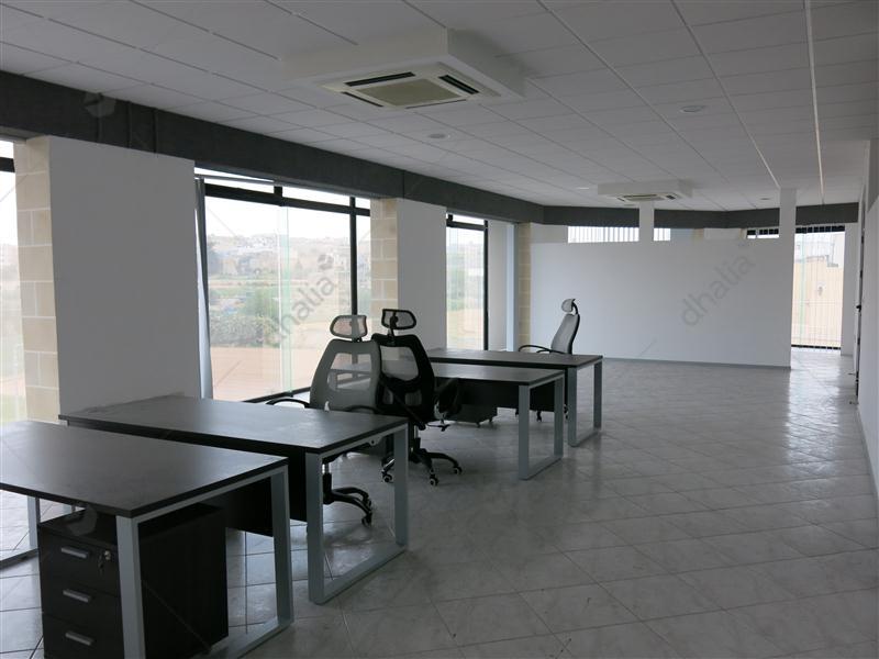 P000177235